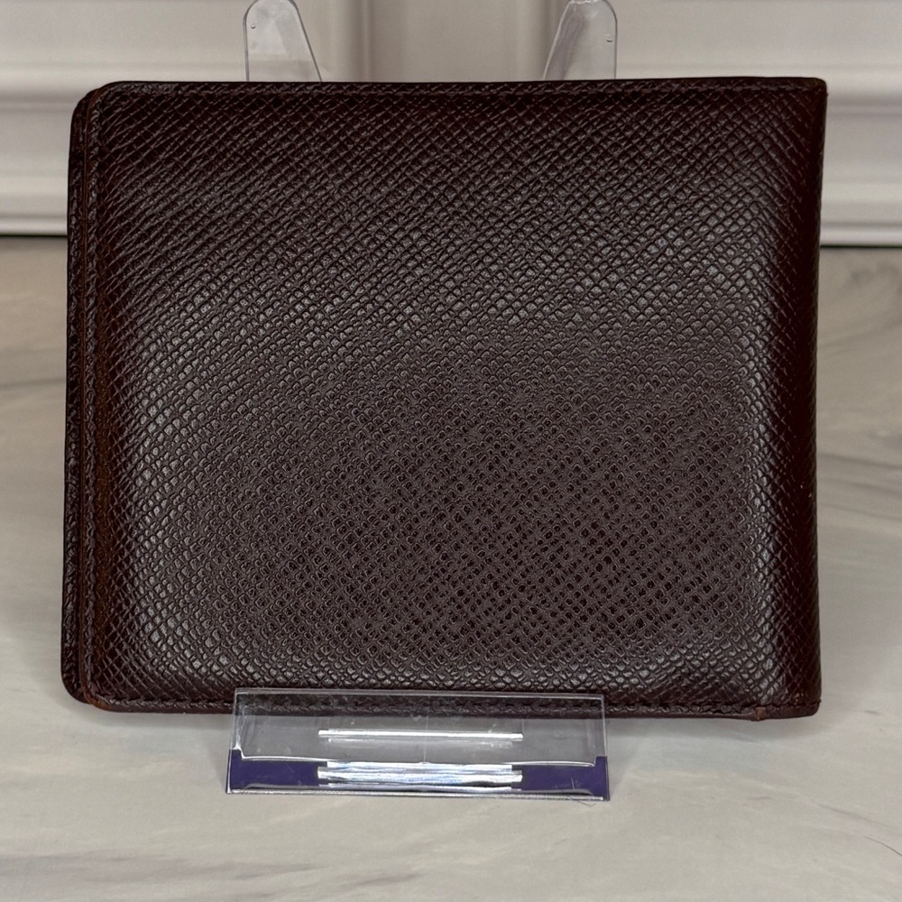 Louis Vuitton Taiga Leather Men’s Bifold Wallet – Deep Maroon | Full Set - Picture 4 of 11